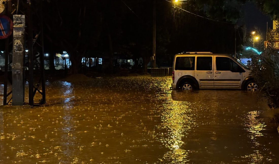 ADANA (AA) – Adana'da sağanak hayatı olumsuz etkiledi. Kentte sabaha