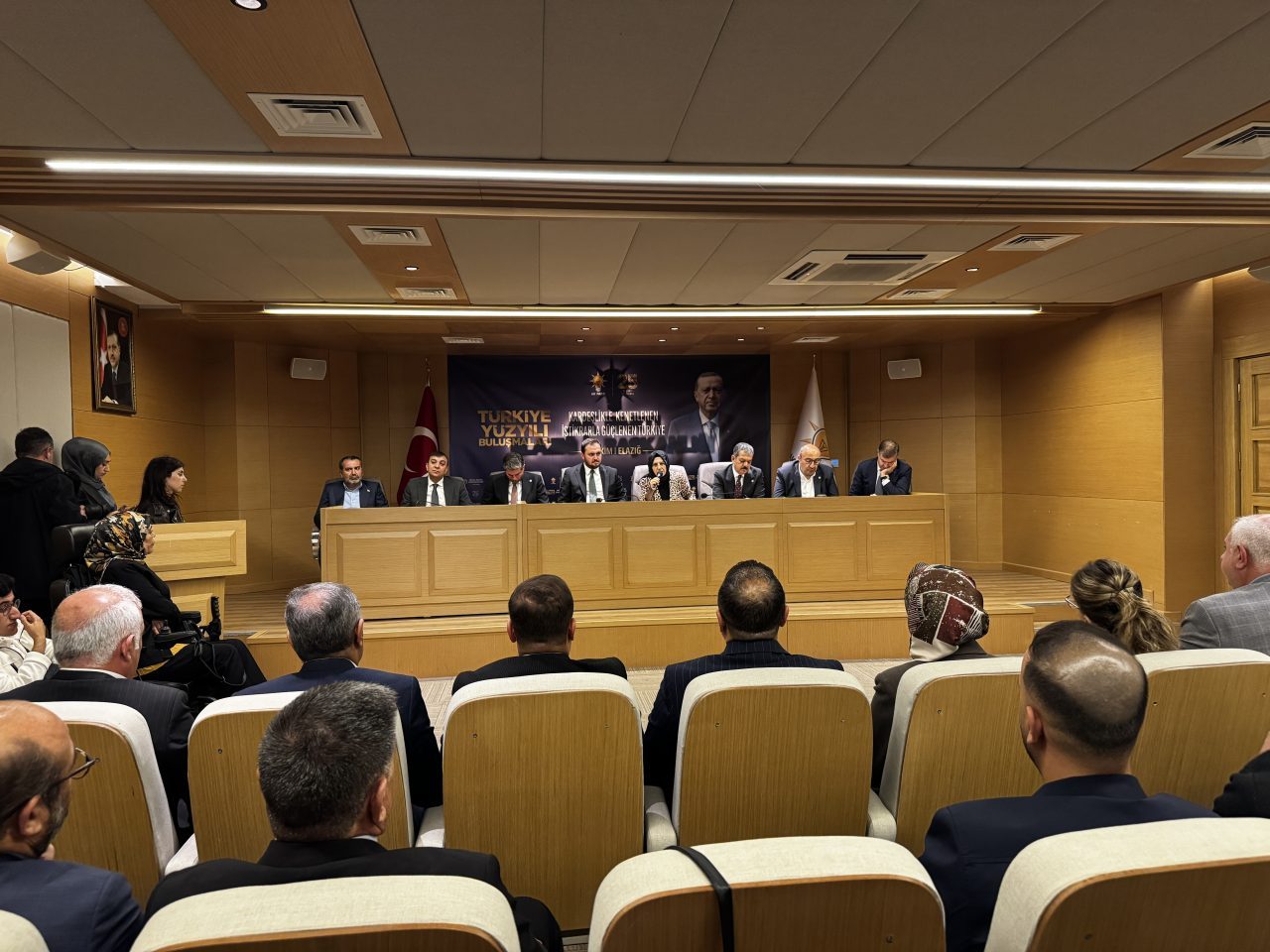 - "Yenilene yenilene gitmezseniz sahada kalamazsınız. AK Parti bunu da