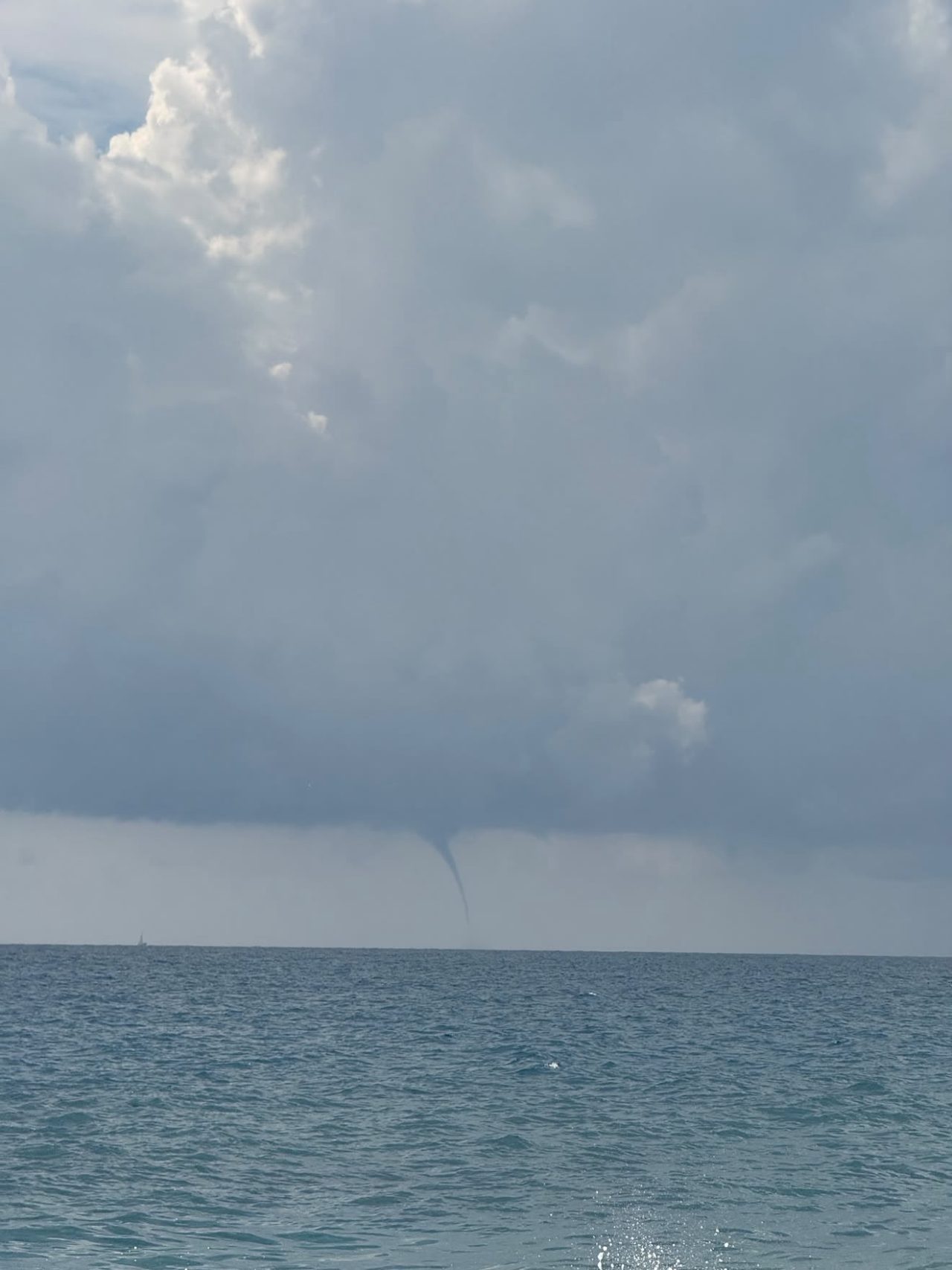 ANTALYA (AA) – Antalya'nın Alanya ilçesinde denizde hortum meydana geldi.