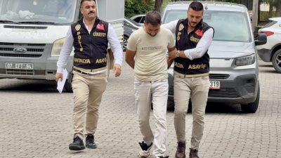 ANTALYA (AA) – Antalya'nın Kepez ilçesinde birlikte yaşadığı kadını öldürdüğünü