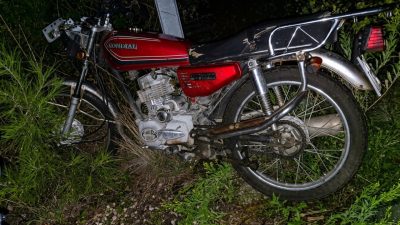 ANTALYA (AA) – Antalya'nın Serik ilçesinde devrilen motosikletin sürücüsü hayatını
