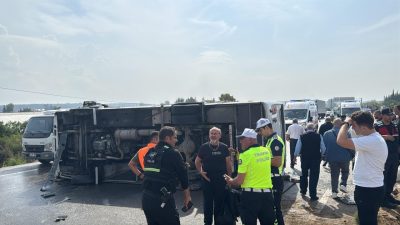 ANTALYA (AA) – Antalya'nın Aksu ilçesinde midibüsün devrilmesi sonucu ilk