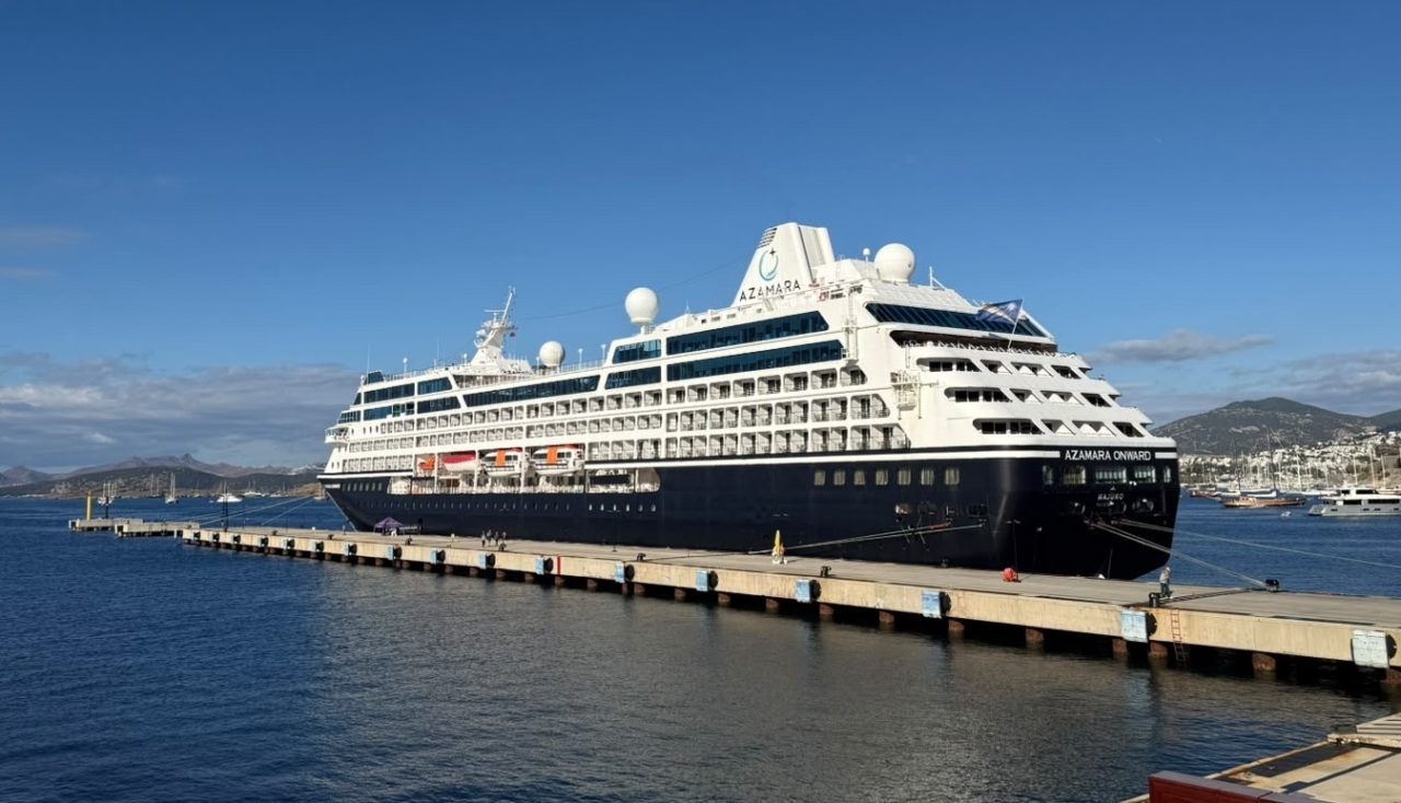 MUĞLA (AA) – Marshall Adaları bayraklı "Azamara Onward" isimli kruvaziyer,