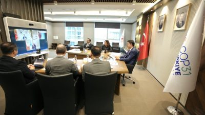 - Kurum, Avustralya İklim Değişikliği ve Enerji Bakanı Chris Bowen