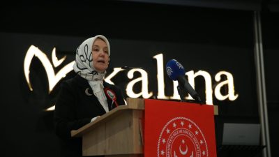 - Aile ve Sosyal Hizmetler Bakan Yardımcısı Leman Yenigün:
- "Gelin,