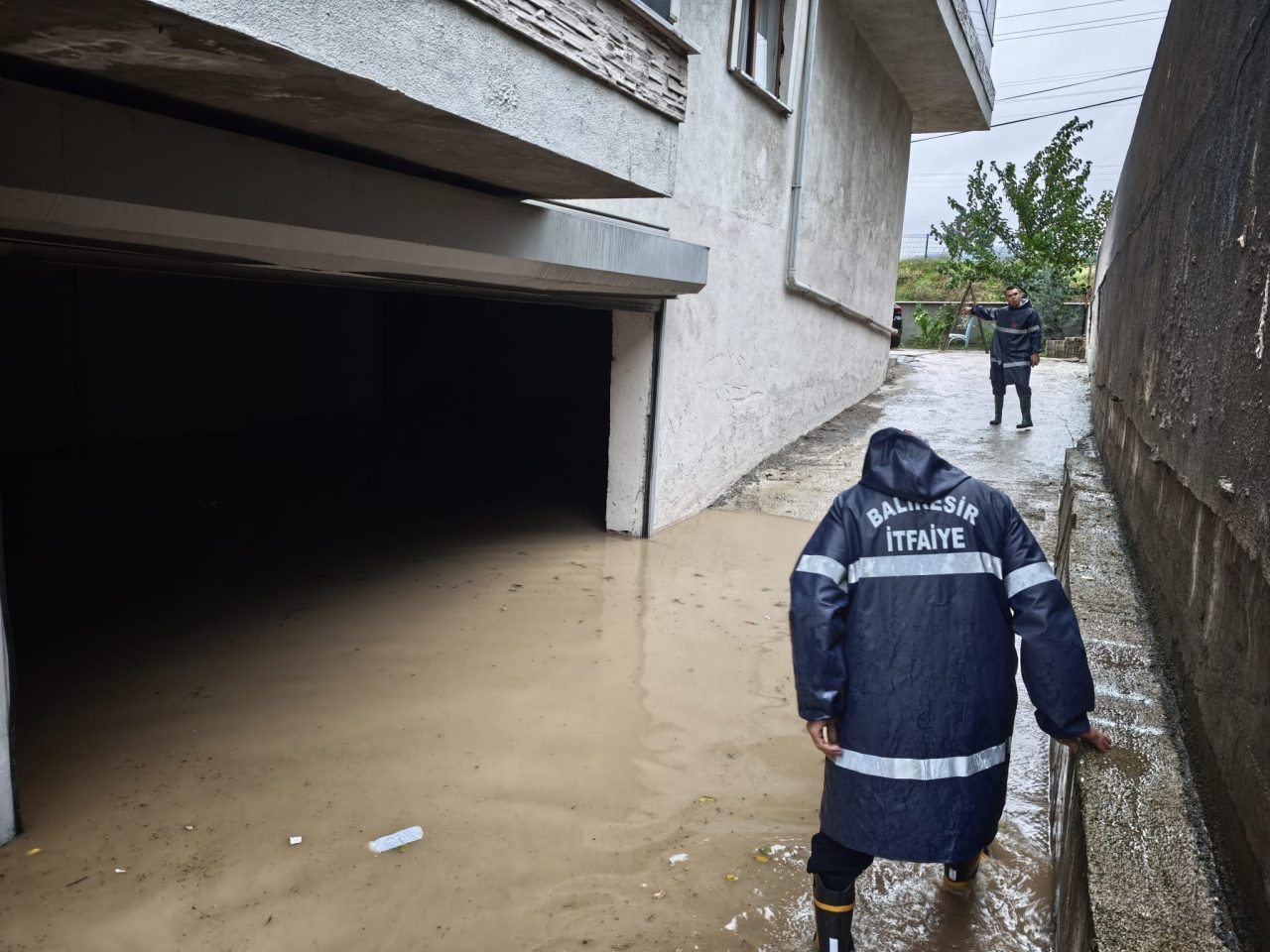 BALIKESİR (AA) – Balıkesir'in Susurluk ilçesinde etkili olan sağanak nedeniyle