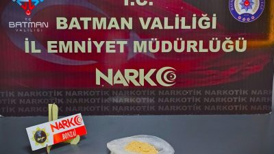 BATMAN (AA) – Batman'da üzerlerinde uyuşturucu bulunan 2 zanlı tutuklandı.