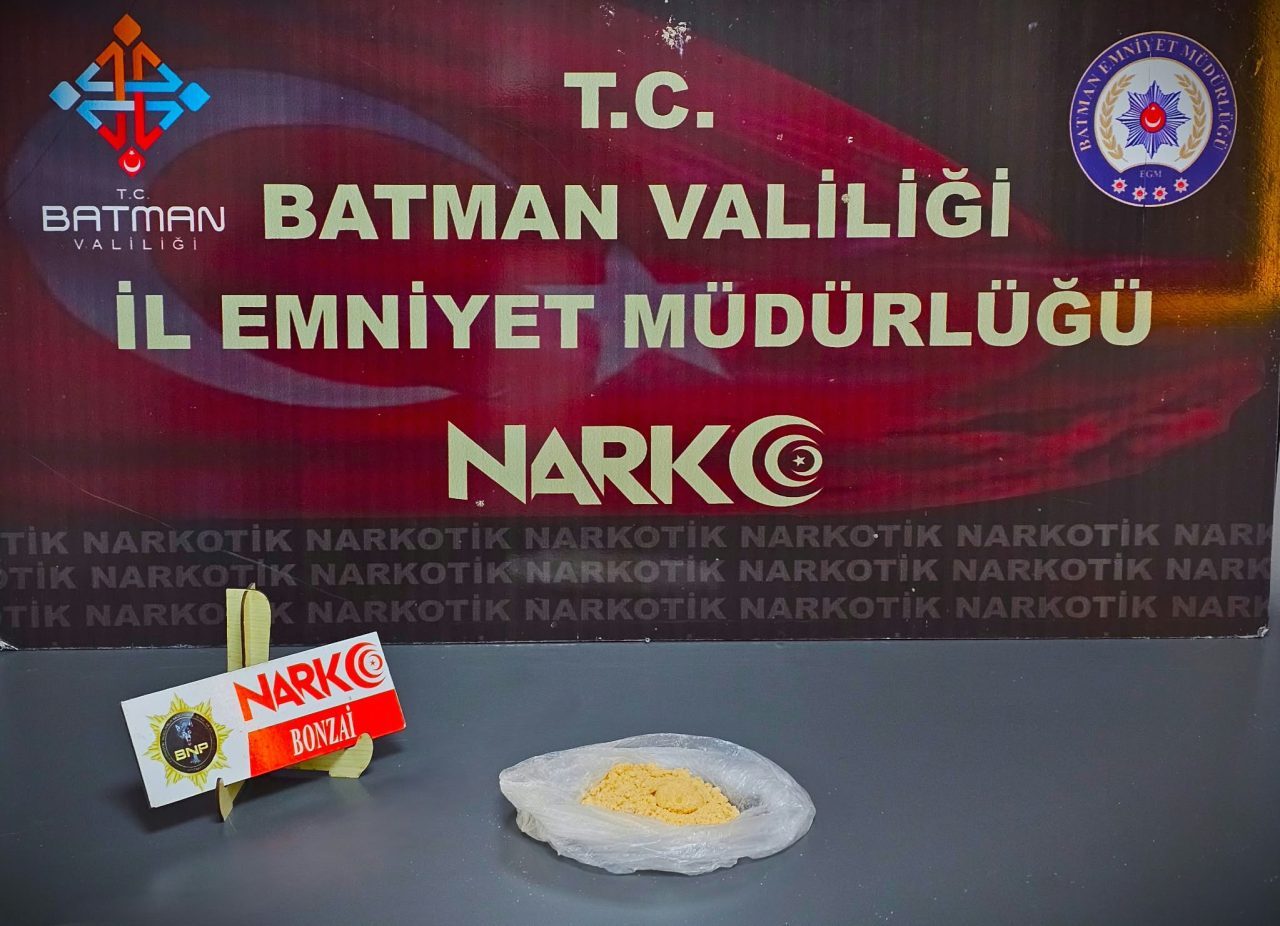 BATMAN (AA) – Batman'da üzerlerinde uyuşturucu bulunan 2 zanlı tutuklandı.