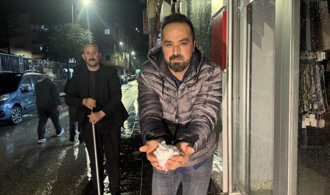 BAYBURT (AA) – Bayburt kent merkezinde sağanak ve dolu yaşamı