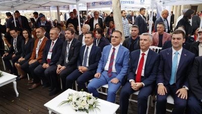 - Yaklaşık 100 standın yer aldığı fuarda, 210 tekne sergileniyor