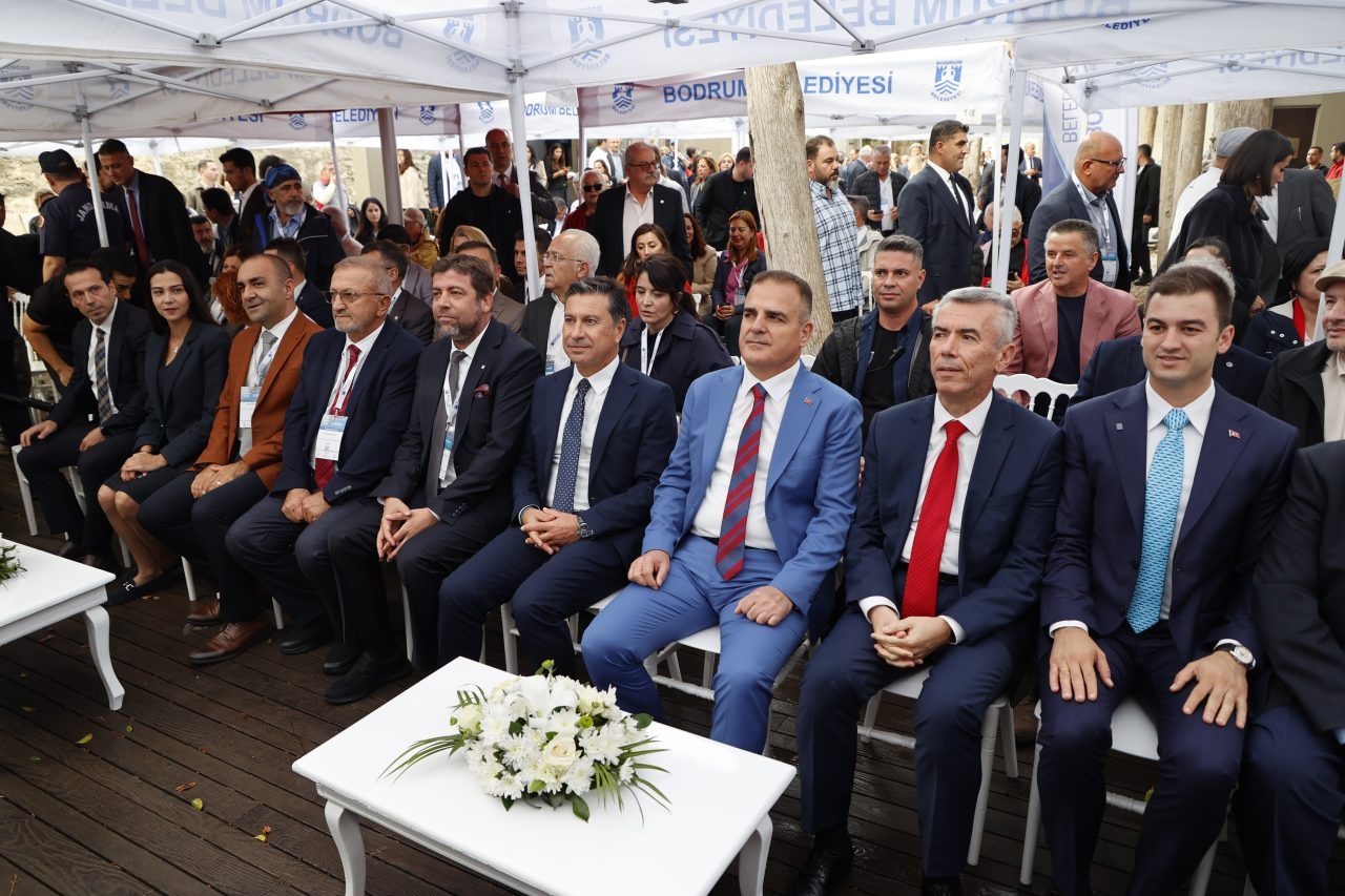 - Yaklaşık 100 standın yer aldığı fuarda, 210 tekne sergileniyor