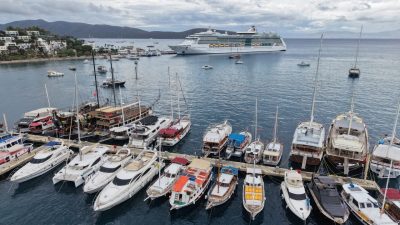 MUĞLA (AA) – Muğla'nın Bodrum ilçesine 2 kruvaziyer toplam 2