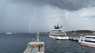 MUĞLA (AA) – Bahama bayraklı lüks kruvaziyer "Emerald Azzurra" ile