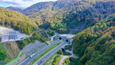 BOLU (AA) – Bolu'da ağaçlar yeşil, sarı, kahverengi ve kızılın