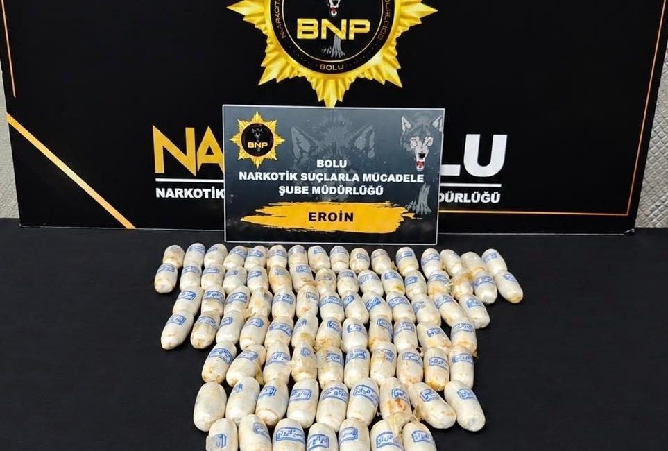 BOLU (AA) – Bolu'da midesinde 943,77 gram eroin ele geçirilen
