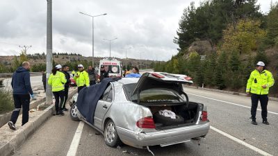 BURDUR (AA) – Burdur'da otomobilin bariyere çarparak devrilmesi sonucu sürücü