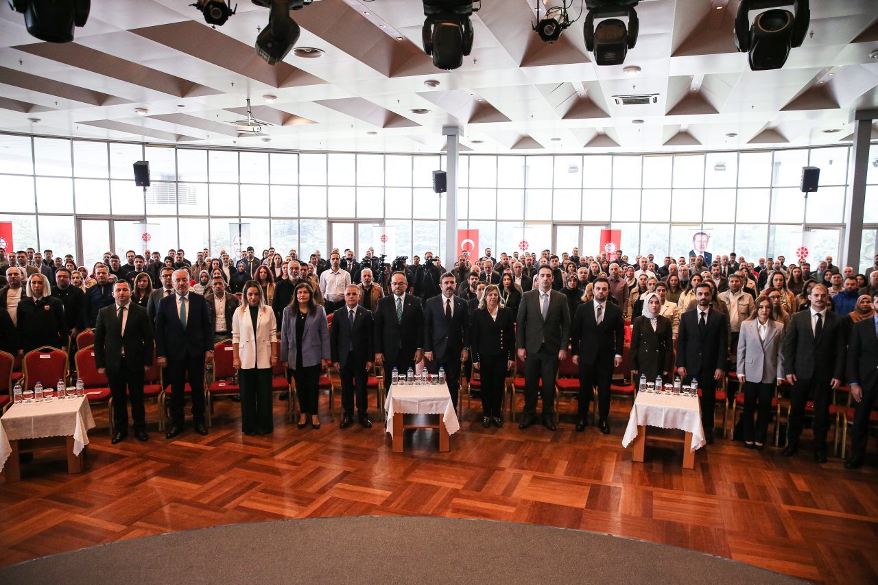 - Cumhurbaşkanlığı İletişim Başkan Yardımcısı İlhami Giray Şahin:
- "İletişim Başkanlığı