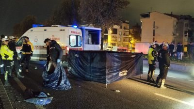 BURSA (AA) – Bursa'da yolun karşısına geçmeye çalışan kişi, otomobilin