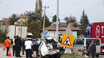 ÇORUM (AA) – Çorum'da beton mikseri ile otomobilin çarpıştığı kazada