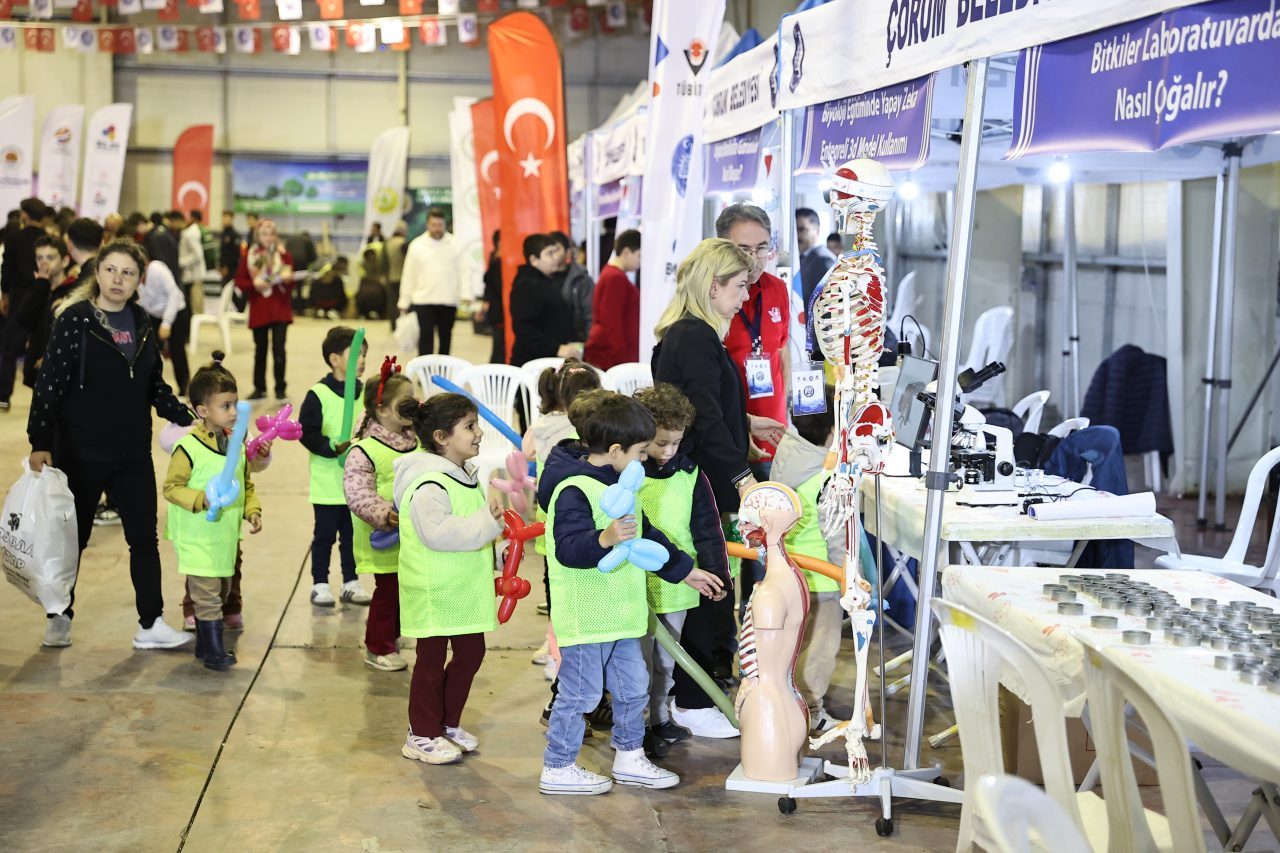 ÇORUM (AA) – Çorum'da, öğrencileri bilime yönlendirmek ve ufuklarını geliştirmek
