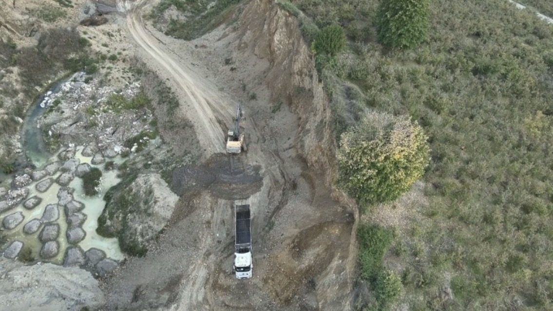 DÜZCE (AA) – Düzce'de sanayi atıklarını dereye boşaltan 8 şüpheli