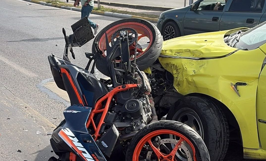 EDİRNE (AA) – Edirne'de taksiyle motosikletin çarpıştığı kazada 2 kişi