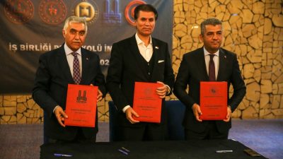 ERZURUM (AA) – Erzurum'da curling sporunu okul çağındaki çocuklar arasında