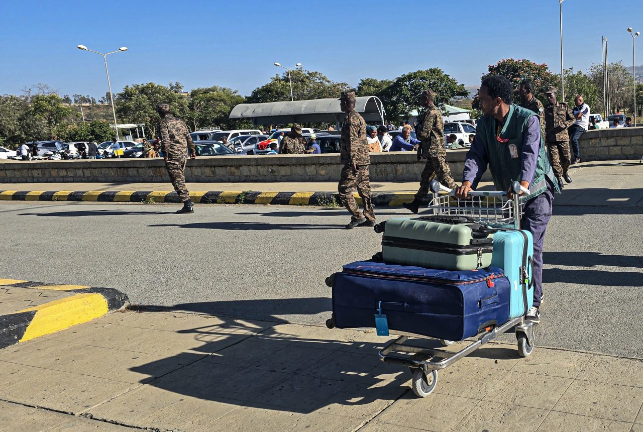 - Addis Ababa-Mekelle seferleri, bölgede çatışmaların şiddetlenmesi üzerine durdurulmuştu