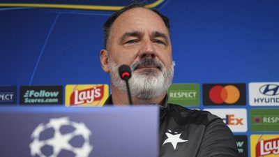 - Slavia Prag Teknik Direktörü Jindrich Trpisovsky:
"Fenerbahçe'nin yarınki takımı, onlarla