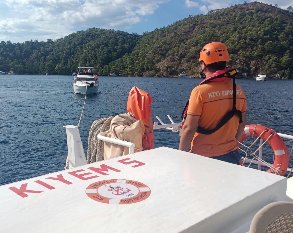 MUĞLA (AA) – Muğla'nın Fethiye ilçesi açıklarında sürüklenen teknedeki 4