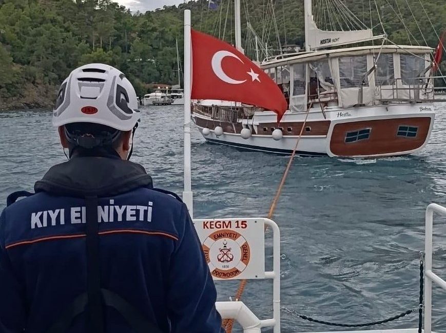 MUĞLA (AA) – Muğla'nın Fethiye ilçesi açıklarında sürüklenen teknedeki 2