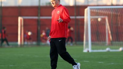 ANKARA (AA) – Teknik direktörlük görevine sezon sonuna kadar Alman
