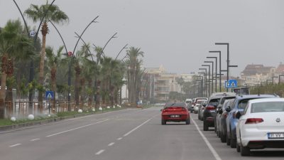 HATAY (AA) – Hatay'da etkili olan toz taşınımı, hayatı olumsuz