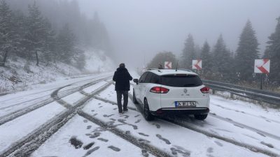 KASTAMONU (AA) – Kastamonu'nun yüksek kesimlerinde etkili olan kar yağışı