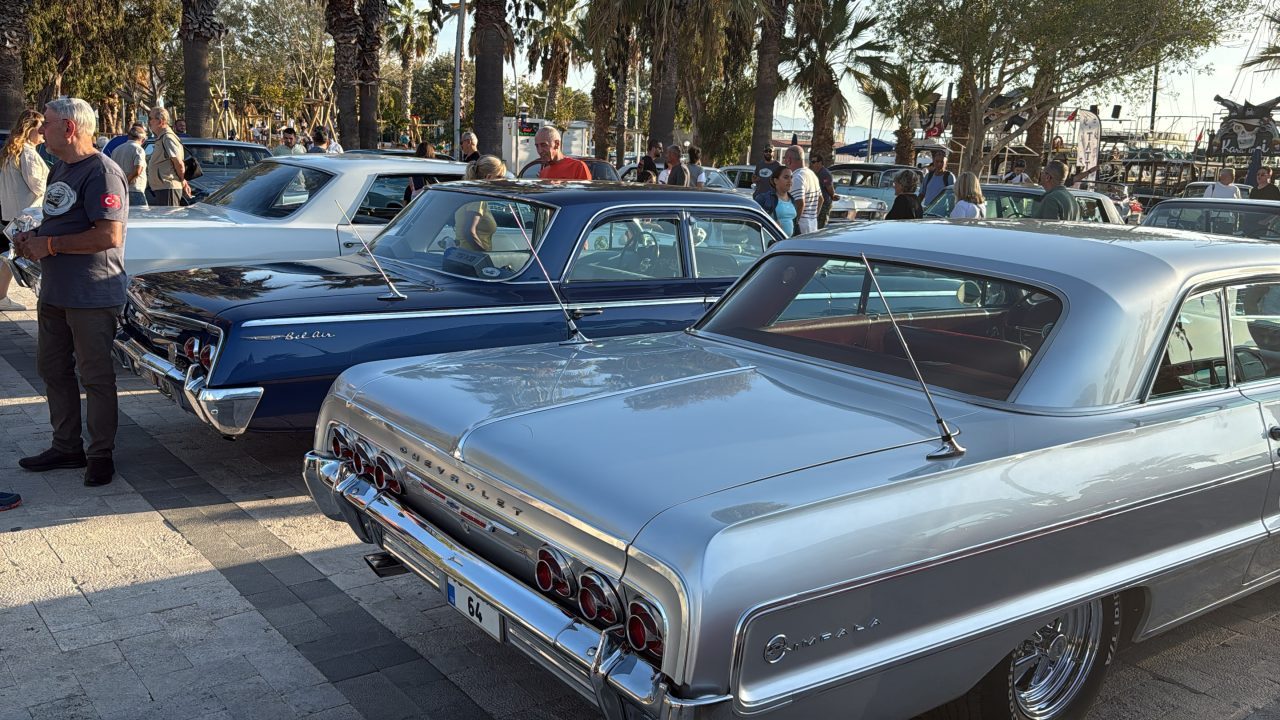 MUĞLA (AA) – İstanbul Klasik Otomobilciler Derneği (İKOD) üyeleri, sezona