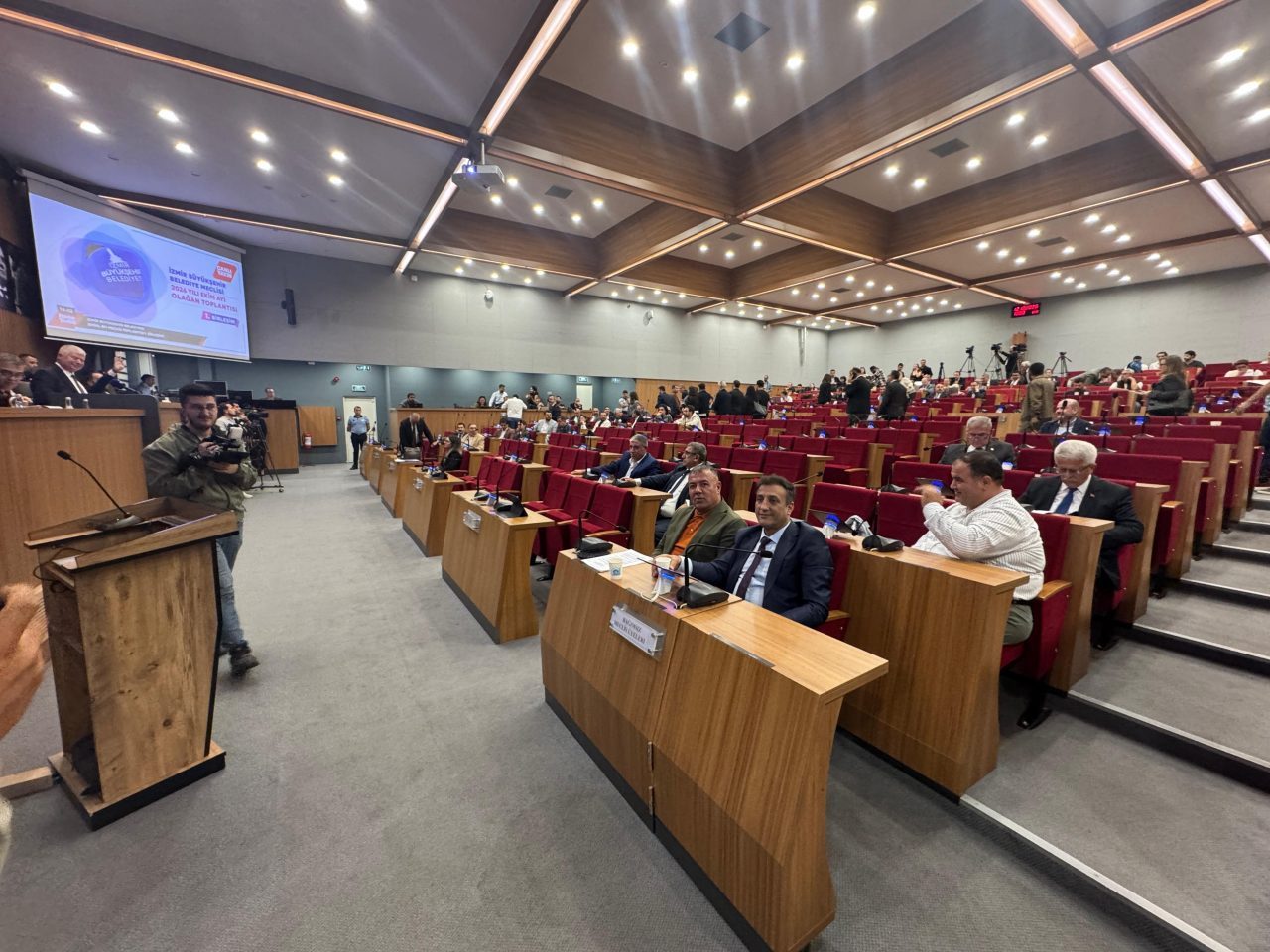 - İzmir Büyükşehir Belediye Meclisi AK Parti Grup Başkan Vekili