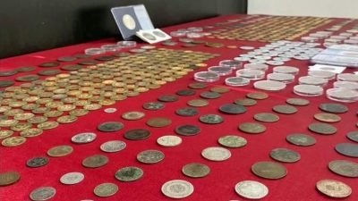 İZMİR (AA) – İzmir'de tarihi eser operasyonunda 672 sikke ele