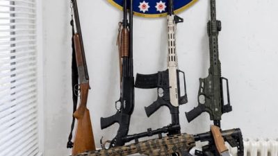 - Şüphelilerin evlerinde 4 ruhsatsız tabanca, 2 kurusıkı tabanca, 1