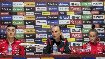 - A Milli Kadın Futbol Takımı Teknik Direktörü Necla Güngör