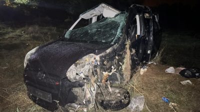 KIRIKKALE (AA) – Kırıkkale'nin Karakeçili ilçesinde hafif ticari aracın trafik