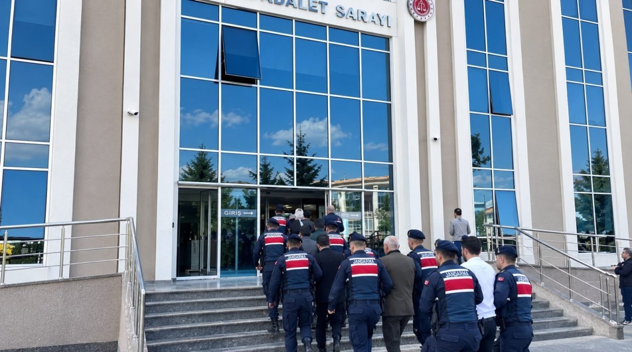 KOCAELİ (AA) – Kocaeli merkezli iki ilde düzenlenen dolandırıcılık operasyonunda