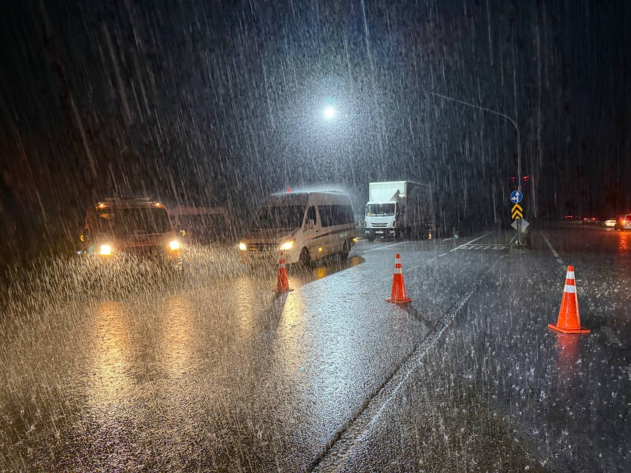 KOCAELİ/SAKARYA (AA) – Kocaeli ve Sakarya'da etkili olan sağanak nedeniyle