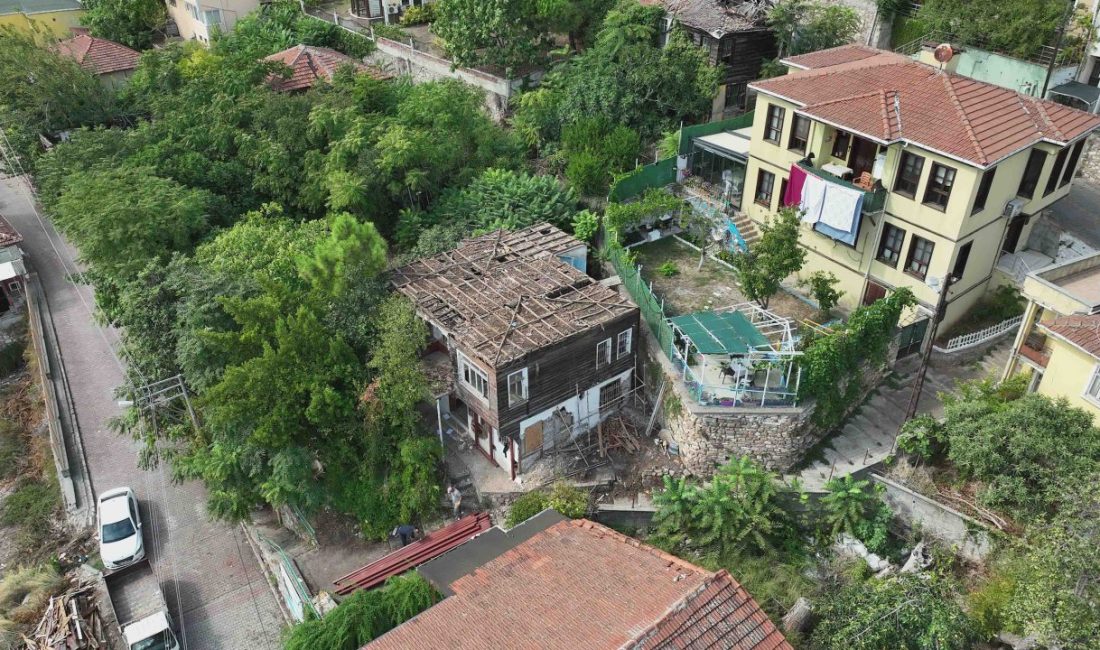KOCAELİ (AA) – Kocaeli'nin İzmit ilçesindeki tarihi yapı, özgün mimari