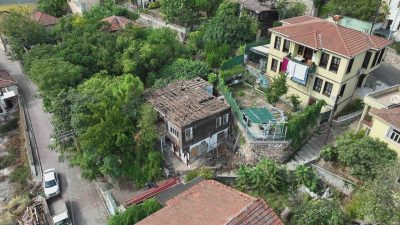 KOCAELİ (AA) – Kocaeli'nin İzmit ilçesindeki tarihi yapı, özgün mimari