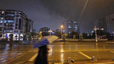 MALATYA (AA) – Malatya'da sağanak ve şiddetli rüzgar hayatı olumsuz