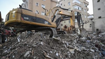 - AFAD koordinasyonunda yürütülen çalışmalarda 3 kişinin daha cansız bedenine