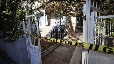 MERSİN (AA) – Mersin'in Yenişehir ilçesinde, çatlaklar oluştuğu gerekçesiyle vatandaşların