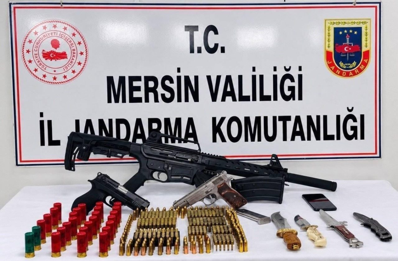 MERSİN (AA) – Mersin'de evinde ruhsatsız 2 tabanca, av tüfeği