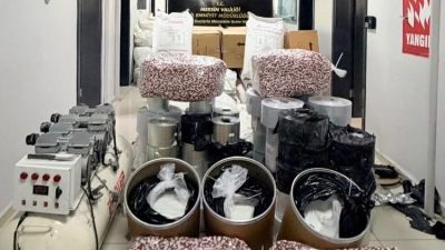 MERSİN (AA) – Mersin'de düzenlenen eş zamanlı uyuşturucu operasyonlarında 5