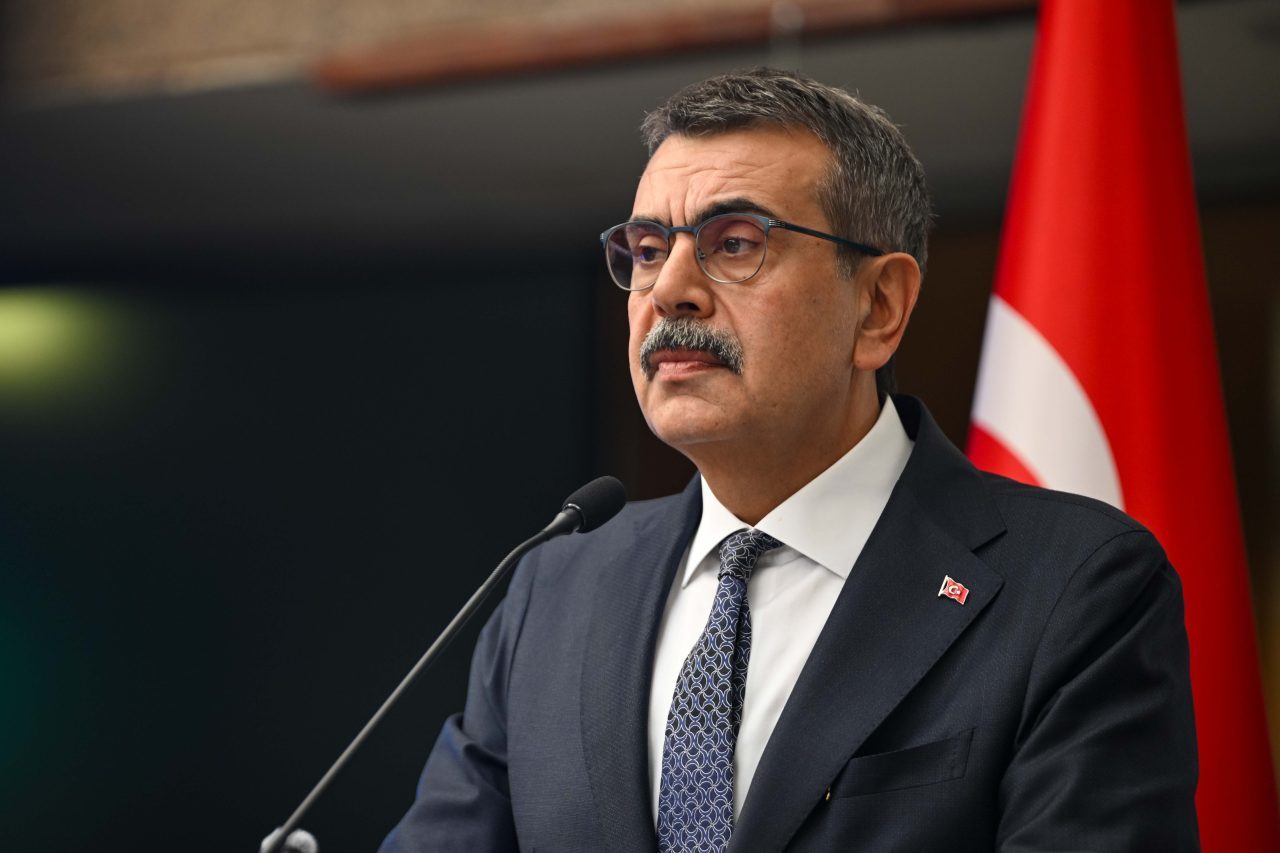 -  "Daha çok okuyan, daha çok düşünen ve daha